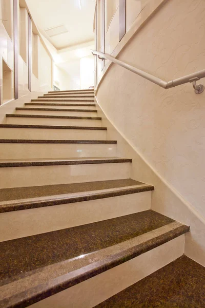 Treppen in einem Haus — Stockfoto