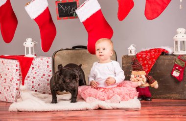 Fransız buldozer ile kız bebek