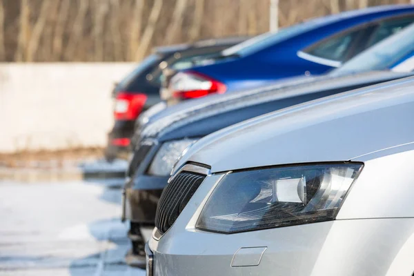 Coches de estacionamiento con hermoso sol —  Fotos de Stock