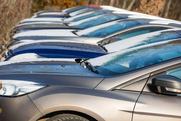 Coches de estacionamiento con hermoso sol —  Fotos de Stock