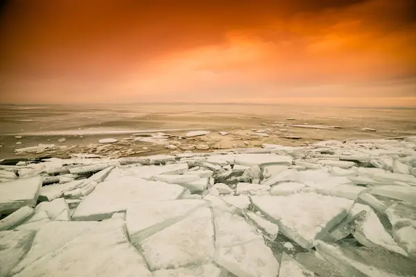 Παγωμένη λίμνη Μπάλατον — Φωτογραφία Αρχείου