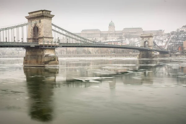 Ice flowing on river Danube — Stock Photo, Image