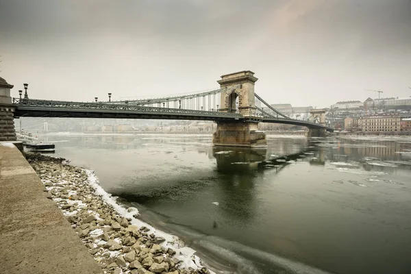 Gelo fluindo no rio Danúbio — Fotografia de Stock