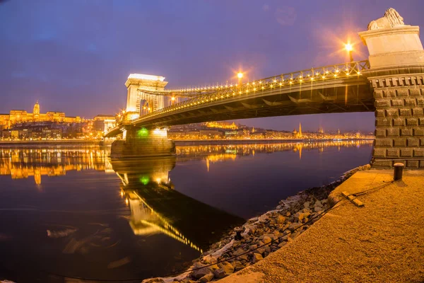 Lody, płynącej na Dunaju w nocy — Zdjęcie stockowe