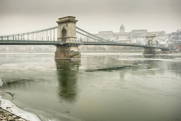 Ice flowing on river Danube — Stock Photo, Image