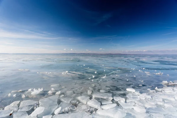 Mrożone jeziora balaton — Zdjęcie stockowe