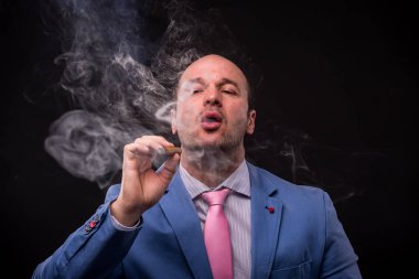 businesman Kişilik puro