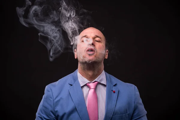 Businesman Smoking sigaro — Foto Stock