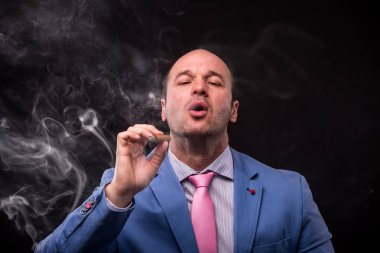 businesman Kişilik puro