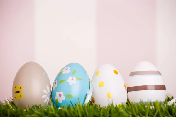 Coloridos huevos de Pascua — Foto de Stock