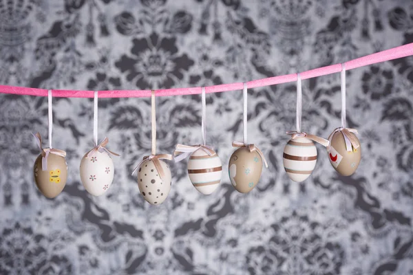 Oeufs de Pâques suspendus — Photo