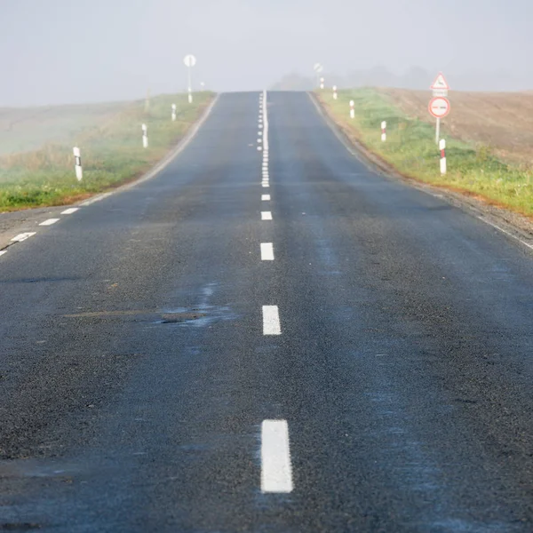 Highway with fog — Stock Photo, Image