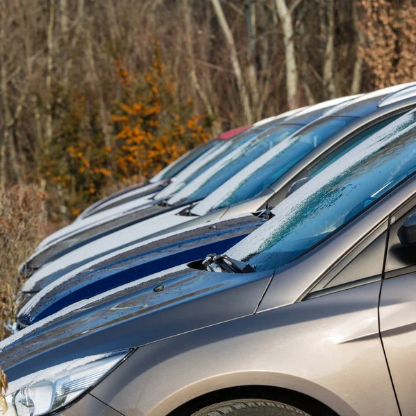 Parkeren auto's met prachtige zon — Stockfoto