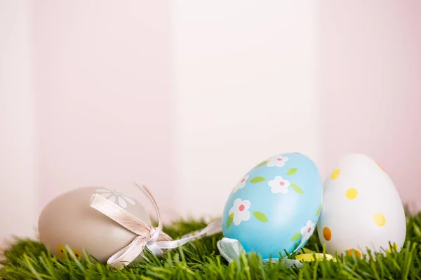 Coloridos huevos de Pascua — Foto de Stock