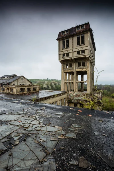 Torre de mina abandonada —  Fotos de Stock