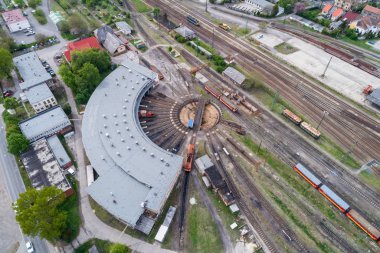 Demiryolu üzerinden kuş bakışı manzaralar