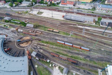 Tren istasyonu ile havadan görünümü