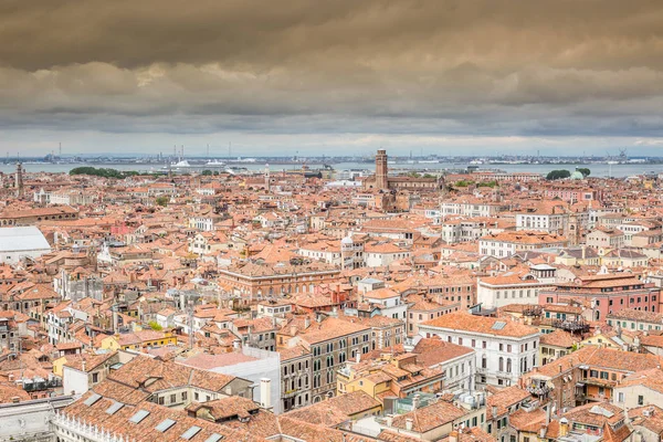 Venetië vanaf klokkentoren van San Marco, Italië — Stockfoto