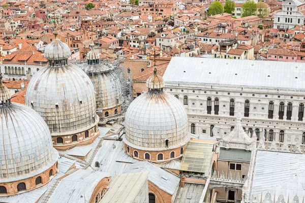 Venetië vanaf klokkentoren van San Marco, Italië — Stockfoto