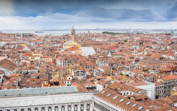 Venetië vanaf klokkentoren van San Marco, Italië — Stockfoto