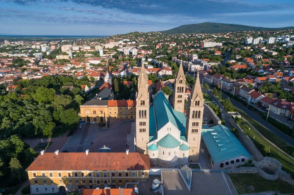 Pecs, Szekesegyhaz. Vista de pájaro — Foto de Stock