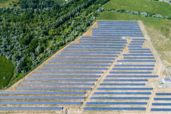 Letecký pohled na solární elektrárnu — Stock fotografie