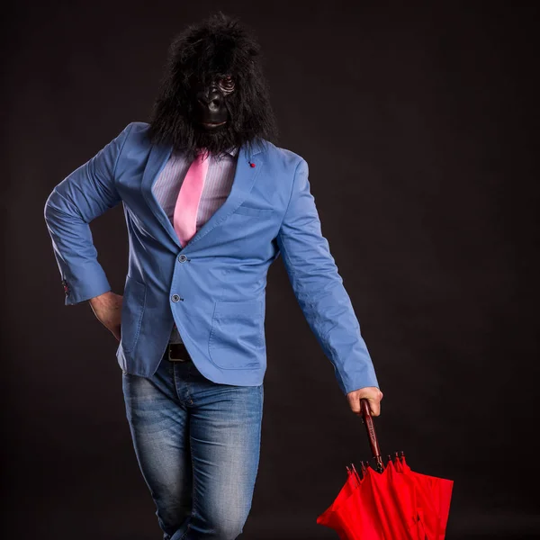 Hombre de negocios con máscara de gorila — Foto de Stock
