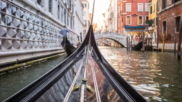 Az egy Gondola a canal Grande, Olaszország-Velence — Stock Fotó