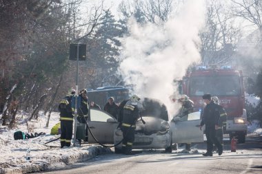 Pecs yolda araba yakma 