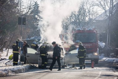 Pecs yolda araba yakma 