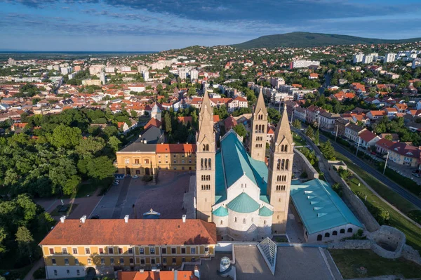 Pecs, Szekesegyhaz. Vista a volo d'uccello — Foto Stock