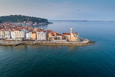 Sabah güneşi'Sloven Adriyatik kıyısında Piran