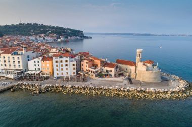 Sabah güneşi'Sloven Adriyatik kıyısında Piran