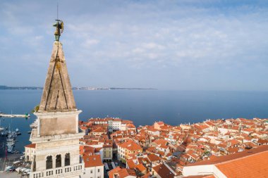 Sabah güneşi'Sloven Adriyatik kıyısında Piran