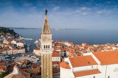 Sabah güneşi'Sloven Adriyatik kıyısında Piran