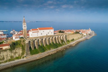 Sabah güneşi'Sloven Adriyatik kıyısında Piran