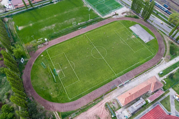 Futbol sahası görünümünü 