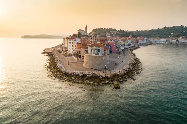 Sabah güneşi'Sloven Adriyatik kıyısında Piran