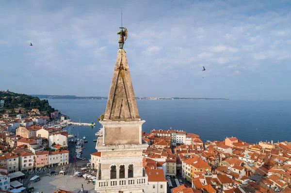 Sabah güneşi'Sloven Adriyatik kıyısında Piran