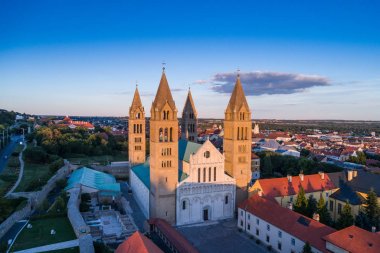 Pecs, Szekesegyhaz. Kuş bakışı