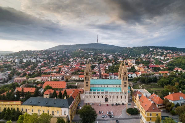 Pecs, szekesegyhaz. Vogelperspektive — Stockfoto