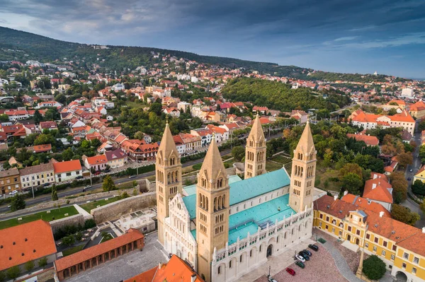 Pecs, szekesegyhaz. Vogelperspektive — Stockfoto