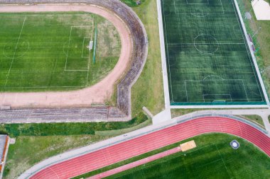 Futbol sahası görünümünü 