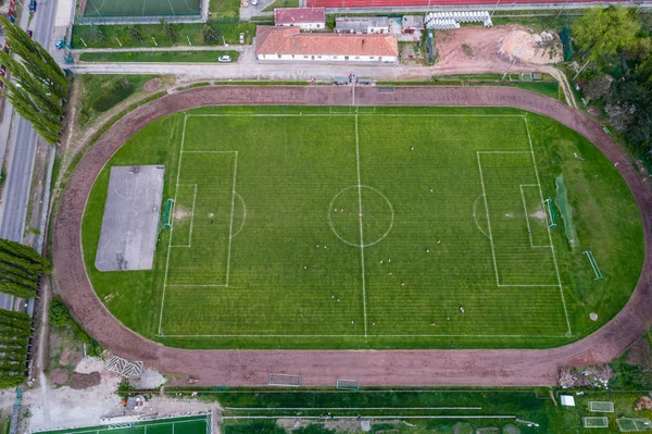 Futbol sahası görünümünü 