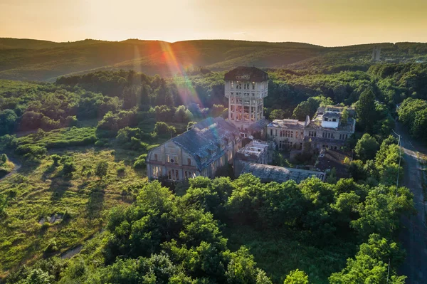 Torre de mina abandonada en hungary — Foto de Stock