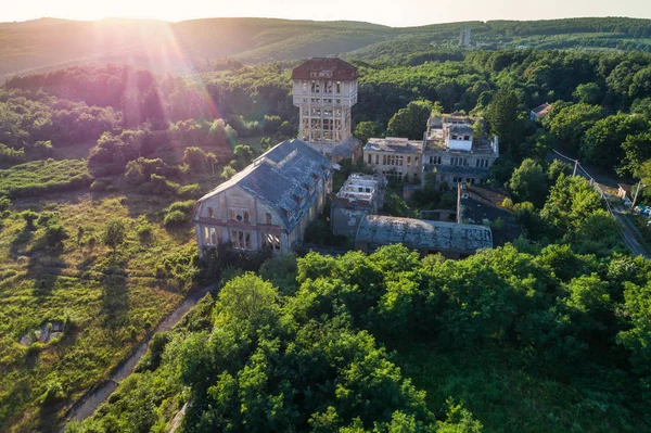 Torre de mina abandonada en hungary — Foto de Stock