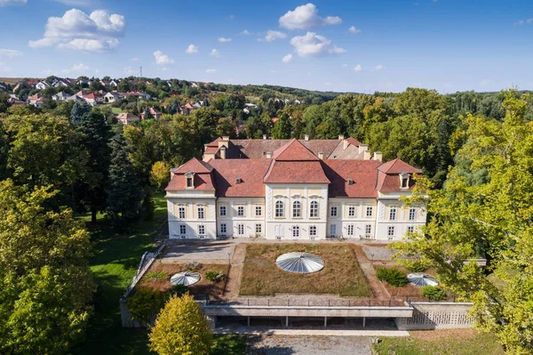 Luchtfoto phooto van Apponyi kasteel — Stockfoto