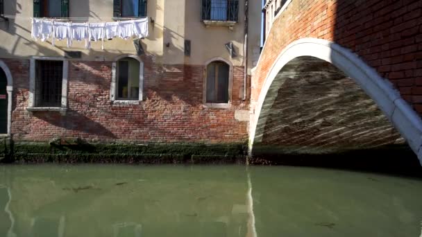 Деталі стіни з водяним каналом — стокове відео