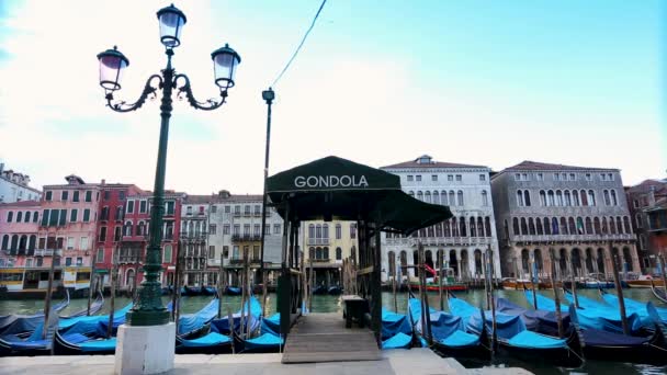 Venecia con góndolas — Vídeo de stock