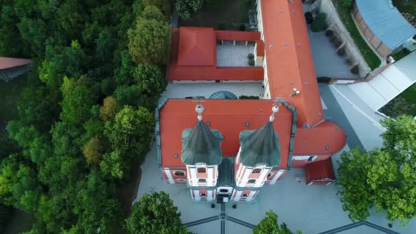 Grote kerk in Mariagyud, Hongarije — Stockvideo